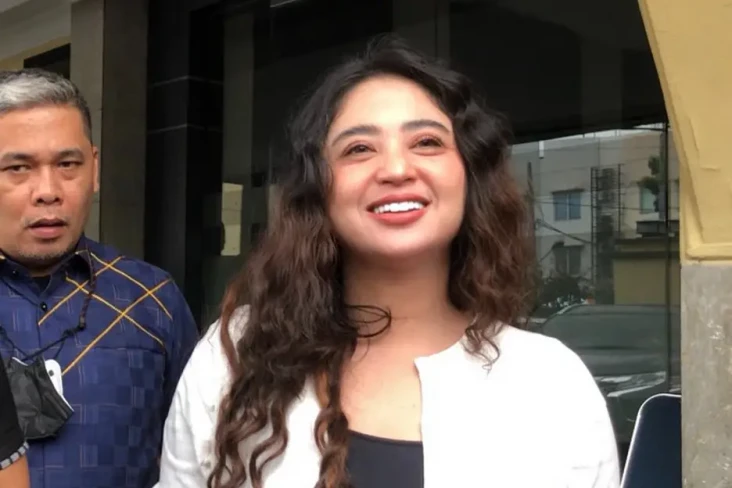 Dewi Perssik Masih Pikir-Pikir...