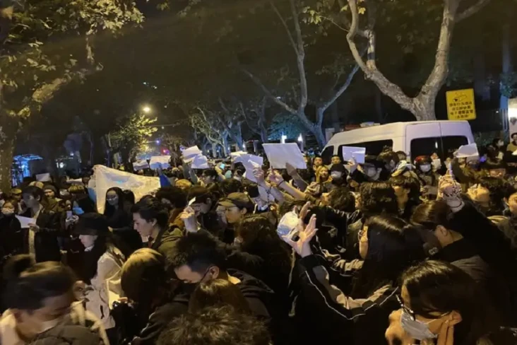 Demo China Meluas, Massa:...