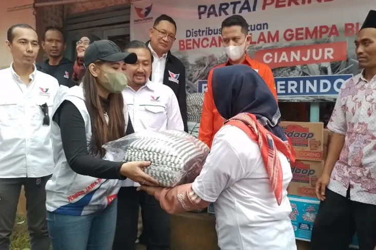 Ringankan Beban, Partai...