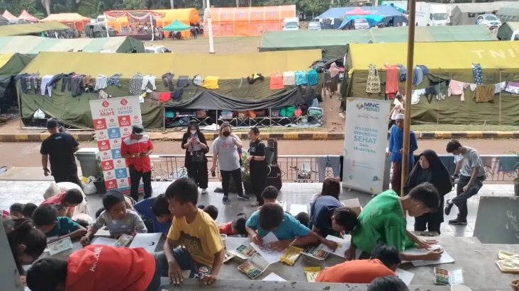 Puluhan Anak-anak Korban...