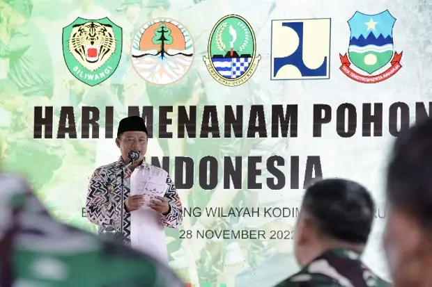 Hari Menanam Pohon Indonesia,...