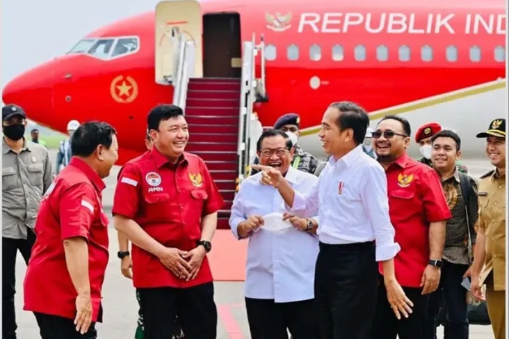 Tawa Lepas Jokowi dan...