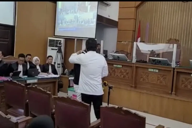 Momen Sambo Peluk Putri...