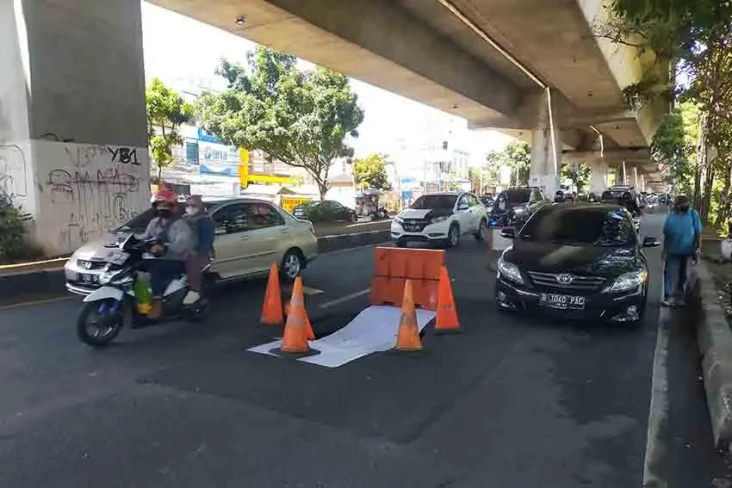 Awas! Jalan KH Soleh...