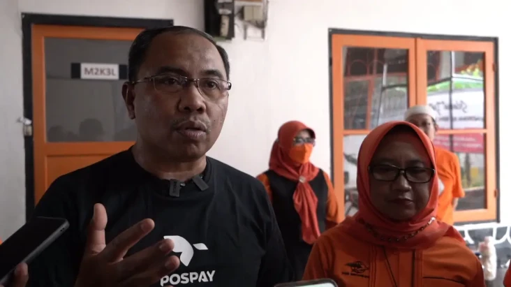 Pos Indonesia Salurkan...