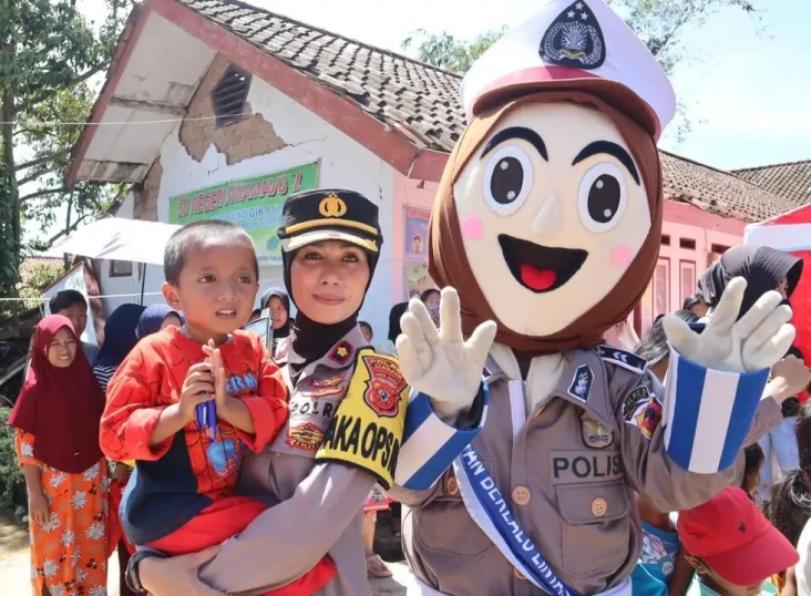 Badut Polisi Beraksi...