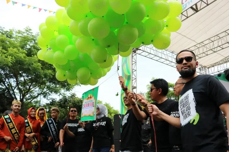 Rayakan Ultah, Teuku...