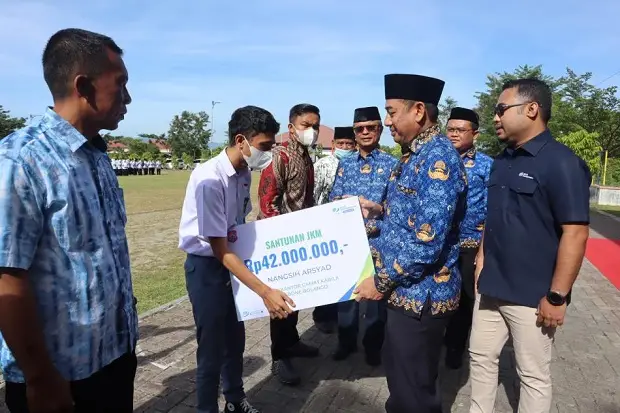 Tiga Ahli Waris Anggota...
