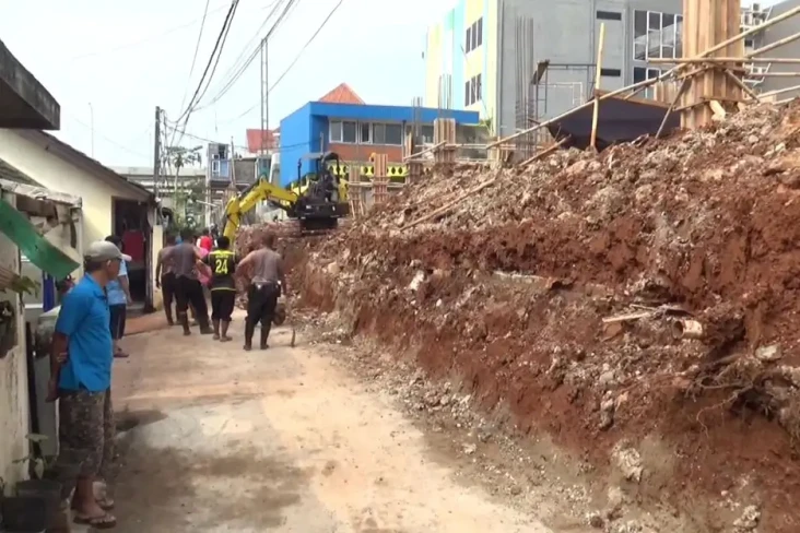 Lurah Pondok Kelapa...