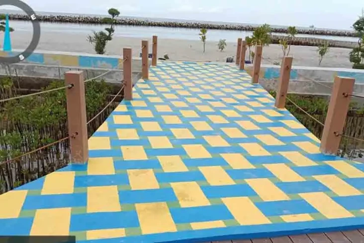 Keren! Tanggul Pulau...