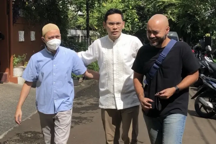 Mendiang Ayah Dimakamkan...
