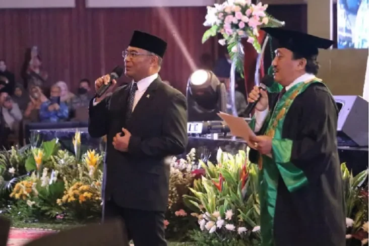 Wisuda UMJ, Menko PMK...
