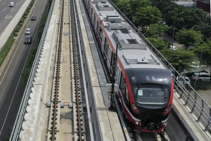 Jelang Operasional LRT...