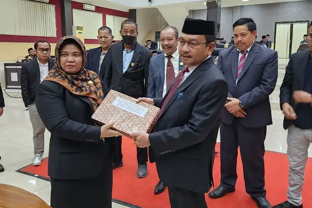 Bupati dan DPRD Setujui...