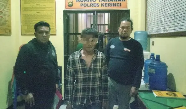 Bejat! Pria Merangin...