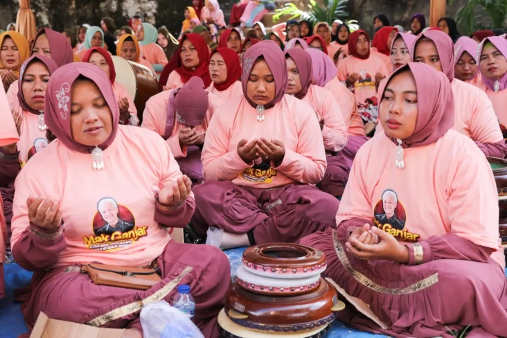 Relawan Mak Ganjar di...