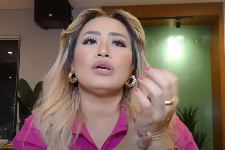 Pinkan Mambo Pasrah...