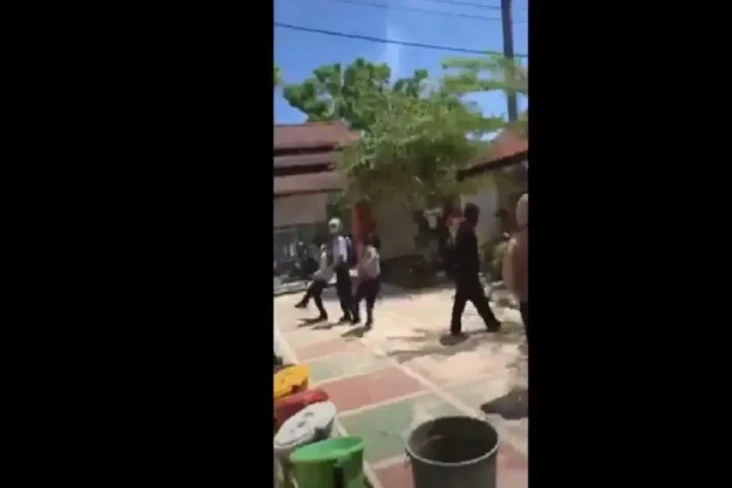 Tawuran Pelajar SMP...