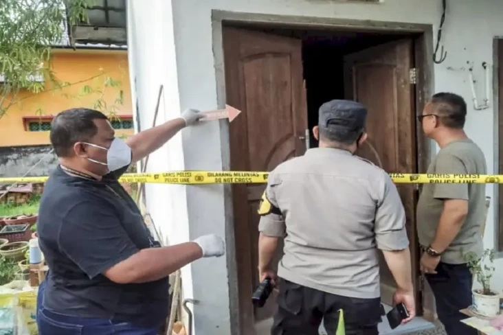 4 Hari Tak Keluar Rumah,...