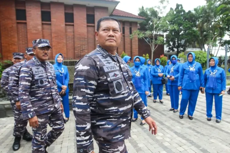 DPR Periksa KTP, KK,...