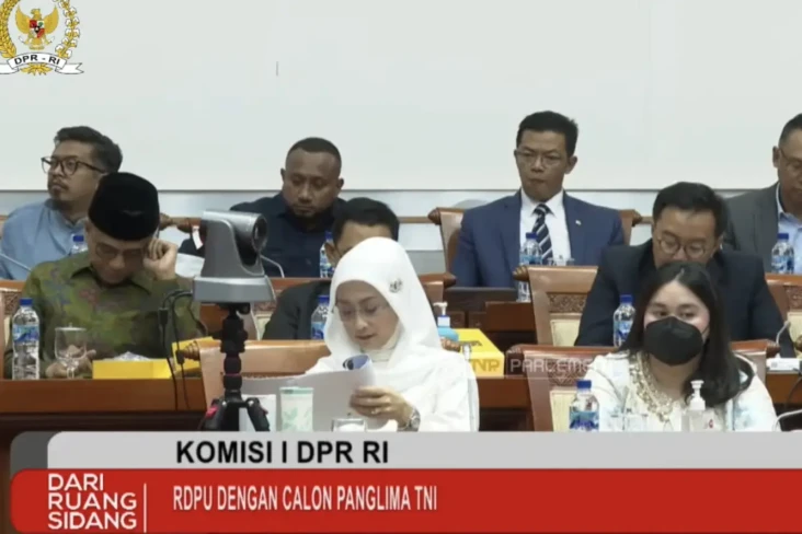 Mendadak Ruang Rapat...