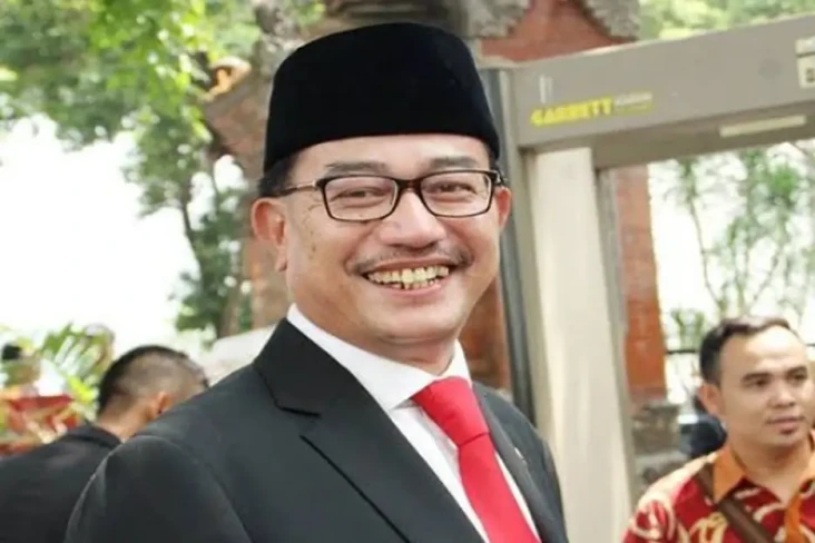 Ferry Mursyidan Baldan,...