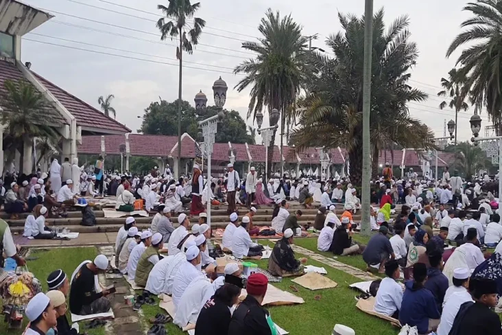 Berlangsung Khidmat,...
