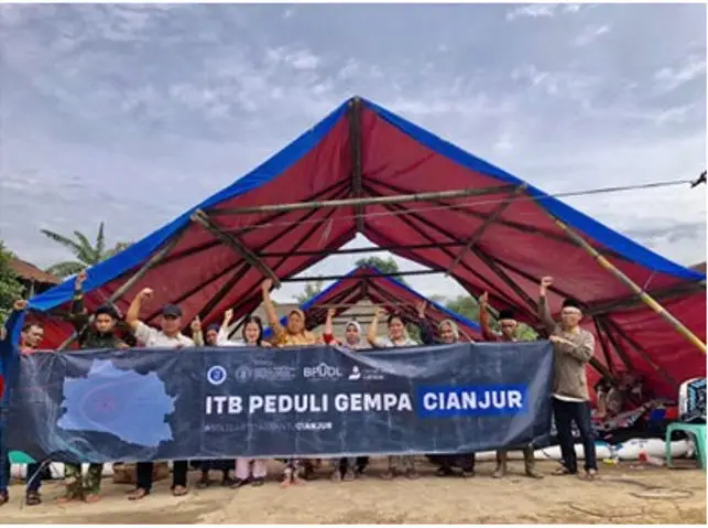 ITB Bangun Shelter Bambu...