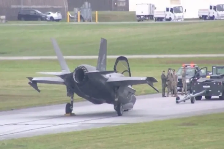 Jet Tempur Siluman F-35B...