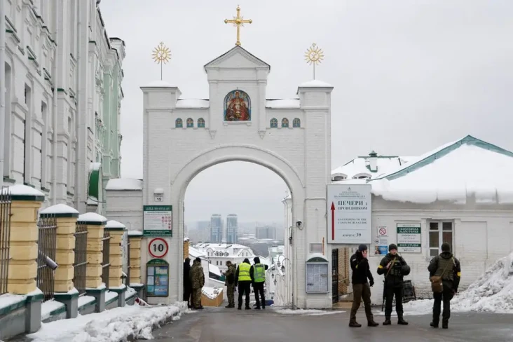 Zelensky Gerebek Gereja...