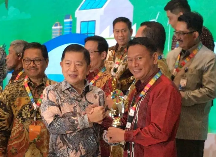 Unhas Terbaik Kedua...