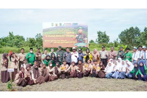 Dihadiri Bupati dan...