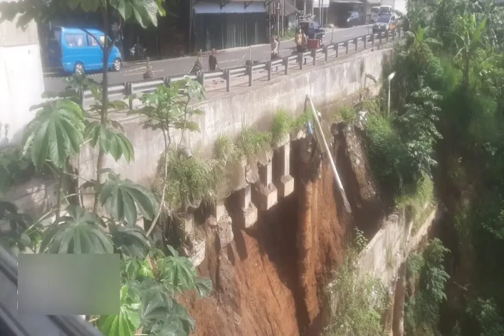 Tembok Penahan Tanah...