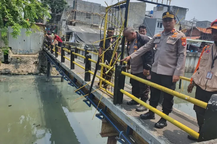 Polisi Cari Ibu yang...