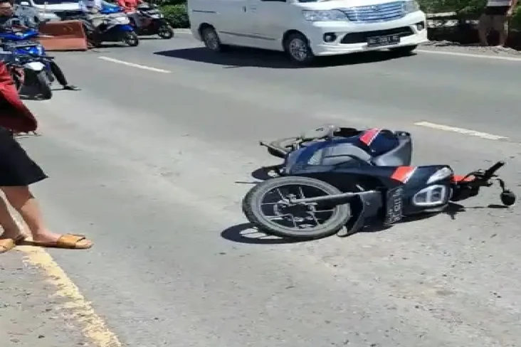 Truk vs Motor di Natar...