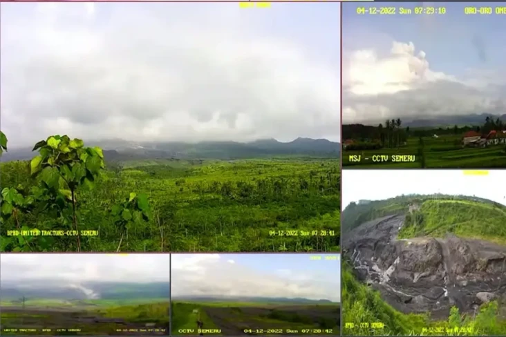 Gunung Semeru Erupsi...