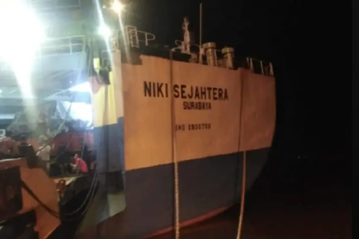 Penumpang KM Niki Sejahtera...
