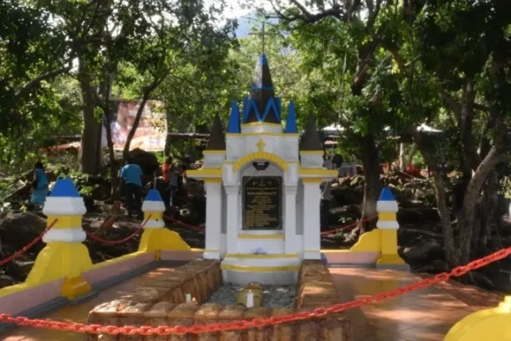 Mengenal Larantuka,...