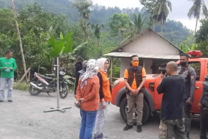 Gunung Semeru Erupsi,...