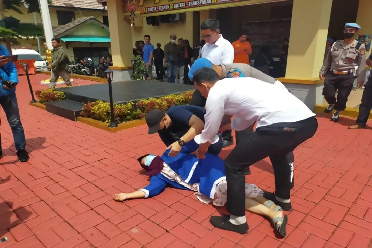 Punya Utang Baju Rp10...