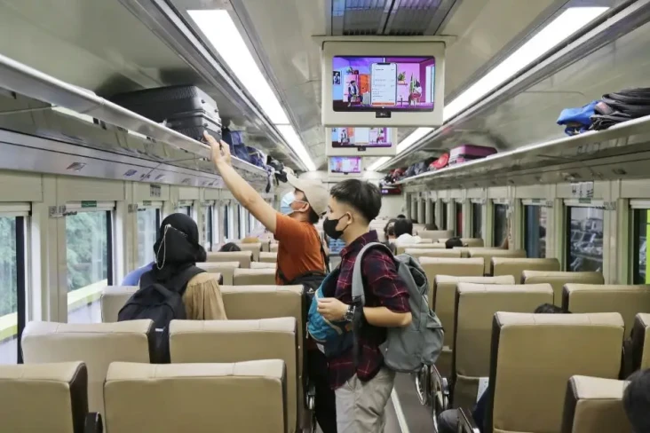 KA Argo Parahyangan...