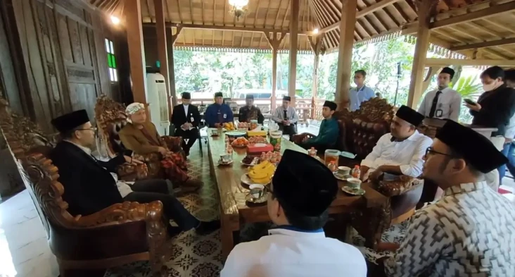 TGB Kunjungi Ponpes...