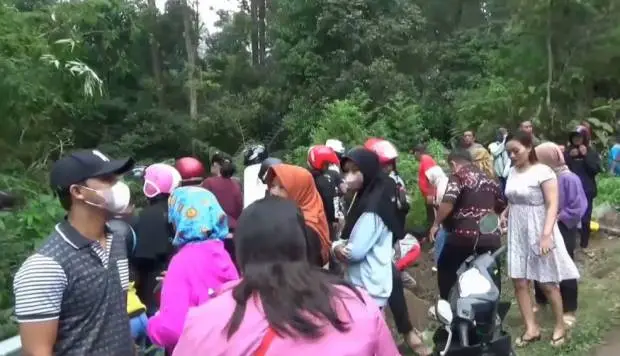 KIR Bus Pariwisata Masuk...
