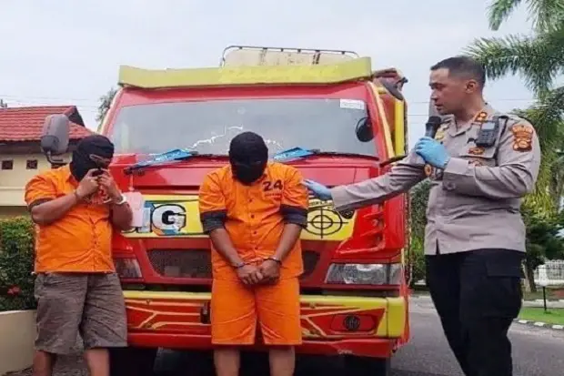 Ratusan Liter Minyak...