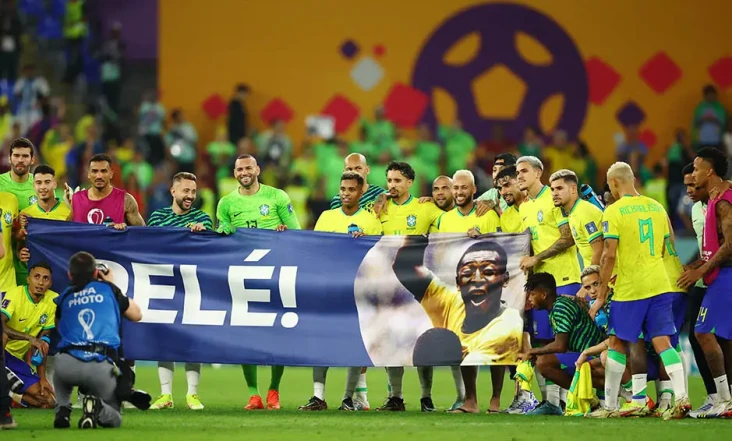 Spanduk Pele Dibentangkan...