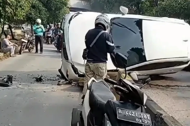 Hilang Kendali, Mobil...