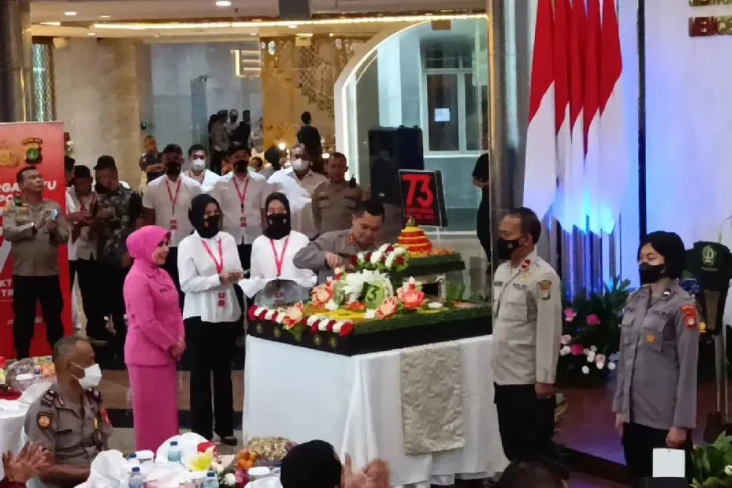 Rayakan Ulang Tahun...