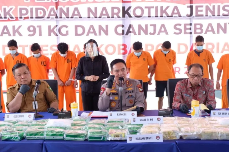 Selundupkan 81 Kg Sabu,...