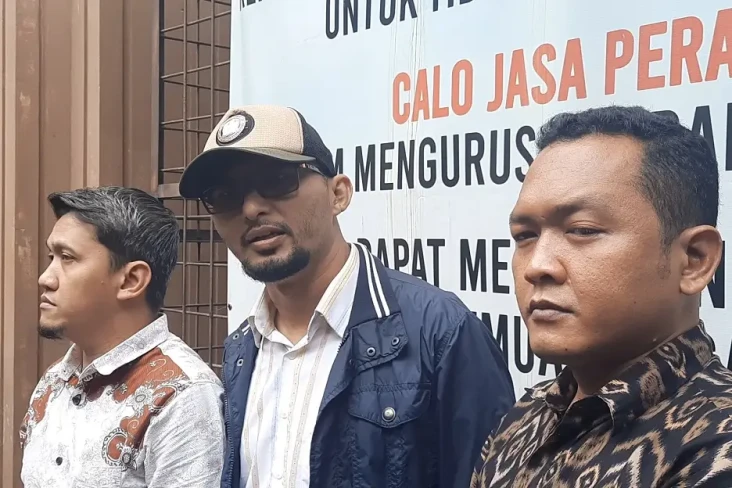Cerai dari Roro Fitria,...