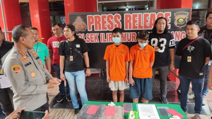 Pemuda Tewas Didorong...